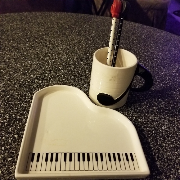 Shafford Porcelain Baby Grand plate & cup - Picture 4 of 5